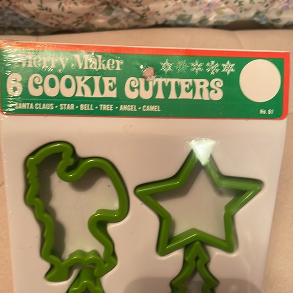 Red or Green Cookie Cutters  Christmas Press Cookie Decorating Nativity Scene. - Picture 8 of 8